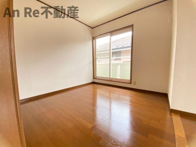 川口市戸塚６丁目の一戸建ての居間・リビング