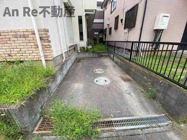 川口市戸塚６丁目の一戸建ての駐車場