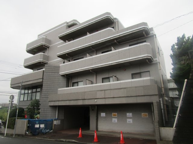 横浜市青葉区田奈町の倉庫