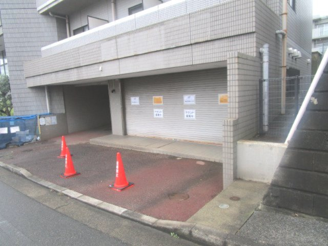横浜市青葉区田奈町の倉庫の外観