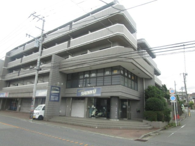 横浜市青葉区田奈町の倉庫の外観