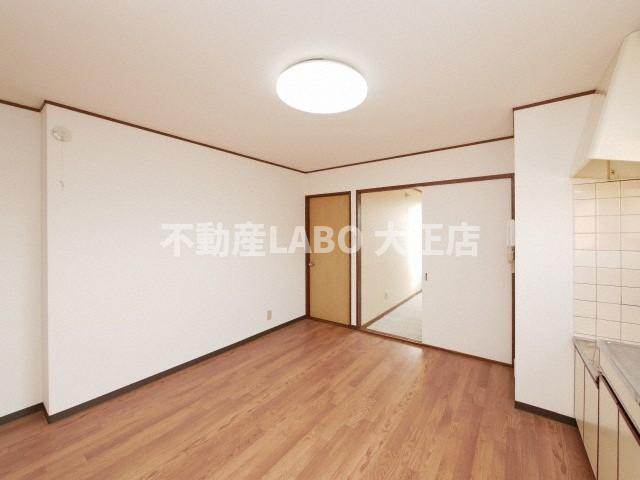 ボンジュール磯路の洋室
