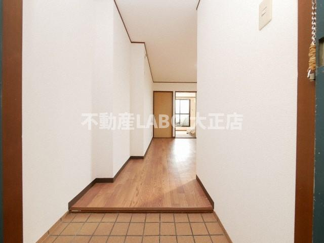 ボンジュール磯路の玄関