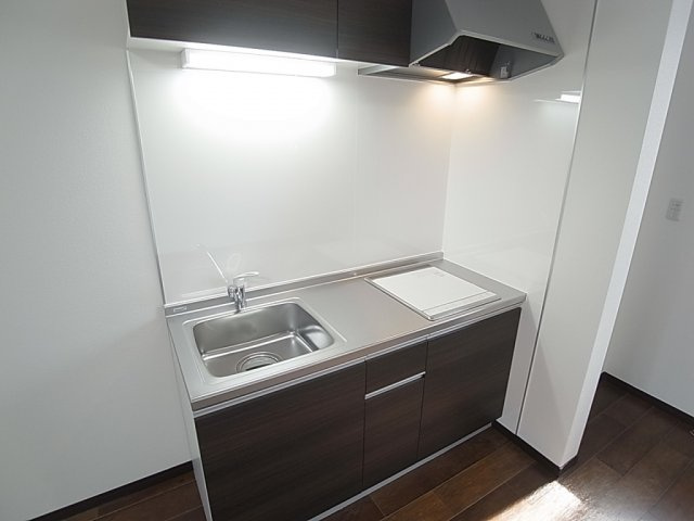 神戸市長田区六番町６丁目のハイツのキッチン|システムキッチン、ＩＨコンロ2口