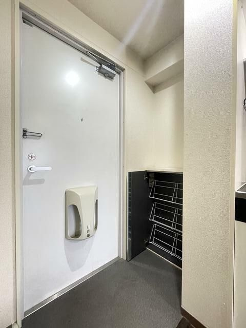 川口市芝２丁目の賃貸マンションの玄関