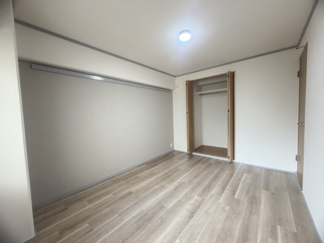 朝霧マンションA棟の洋室