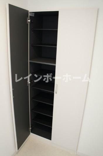 リブリ・ニソルの玄関