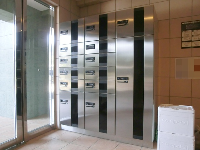 カラコレス篠崎のその他共用部分|不在時に便利な宅配ボックス。