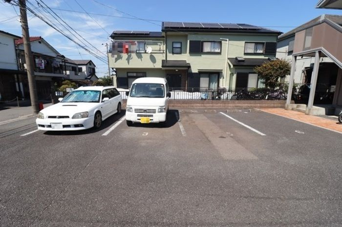 プルミエコートの駐車場