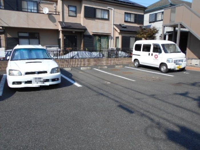 プルミエコートの駐車場