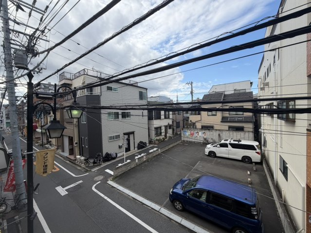 フォレスト西大島のその他|前面には低層の建物が多く、視界の広がりを感じられる眺望です。バルコニーからは開放感のある街並みを望めます。