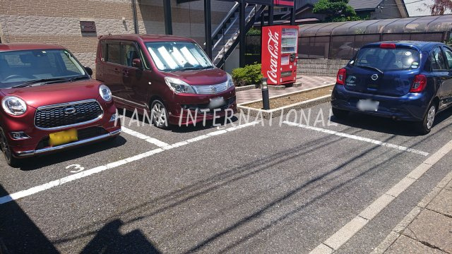レオパレスパーシモンの駐車場