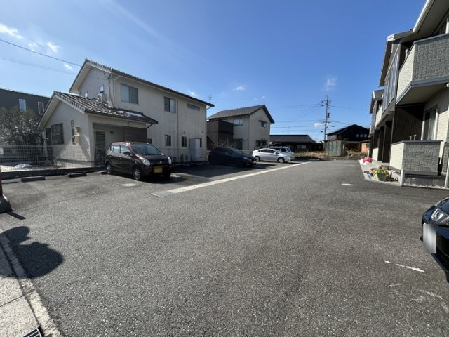 ウィングヴェルデの駐車場