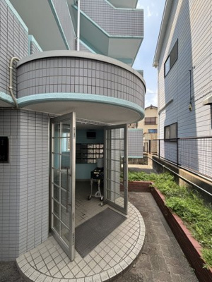 【エントランス】 | ベルトピアエグゼ南福岡 | 建物の内部です