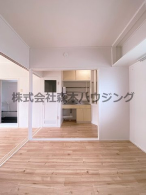 【居間・リビング】 | 　ビレッジハウス春日Ⅰ　6号棟 | ゆったりとした居間です