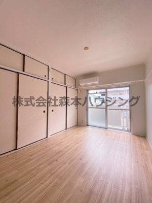 【洋室】 | 　ビレッジハウス春日Ⅰ　6号棟 | 広々とした洋室です
