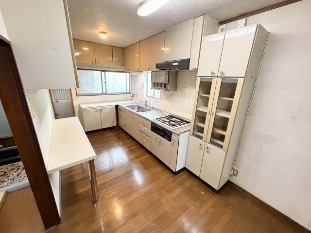 泉北郡忠岡町忠岡北二丁目　戸建の居間・リビング|＜DK＊7.2帖＞二面採光で明るい空間