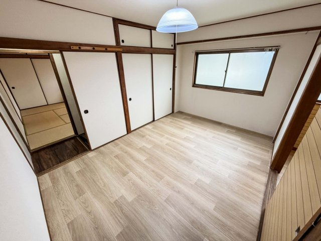 泉北郡忠岡町忠岡北二丁目　戸建の洋室|＜2階洋室＊6帖＞収納付き！南東向きの明るいお部屋