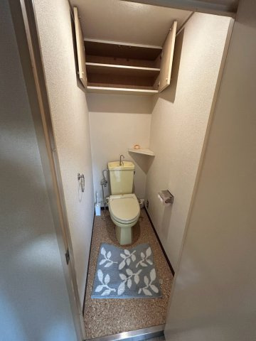 ネオハイツ大須の玄関