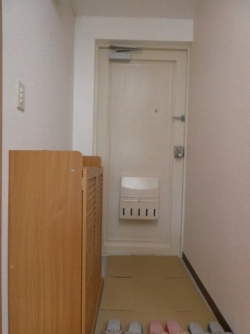 泉食品ビルの玄関