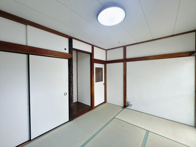 【中古戸建】足利市大前町の和室|■和室｜フローリングでは感じることのできない圧倒的な寛ぎやすさを実感してください。周りを気にせず寝そべれば心地の良い時間を過ごせます♪