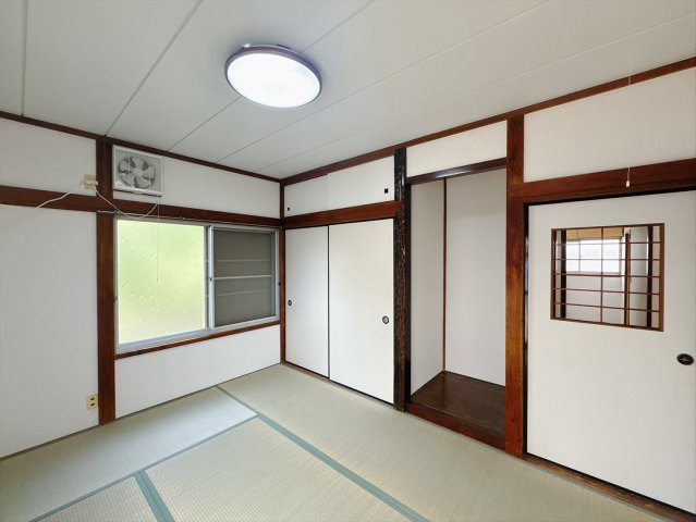 【中古戸建】足利市大前町の和室|■和室｜和室を書斎にしたり、冬にはコタツを敷いて家族みんなで年越しをするのもいいですね♪