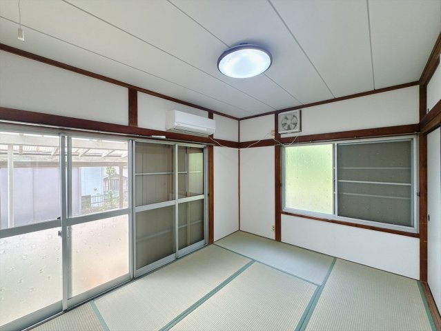 【中古戸建】足利市大前町の和室|■和室｜明るさと開放感を感じられる、快適な住空間(^^♪自然光に包まれ、毎日を気持ちよく過ごせる一室です♪