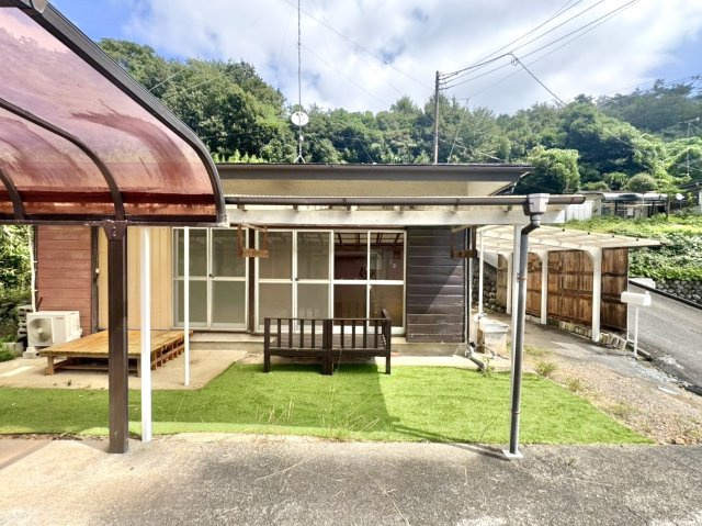 【中古戸建】足利市大前町の外観|■外観｜住宅街の中でも圧迫感が少なく、のびのびとした暮らしが叶う立地となっています♪