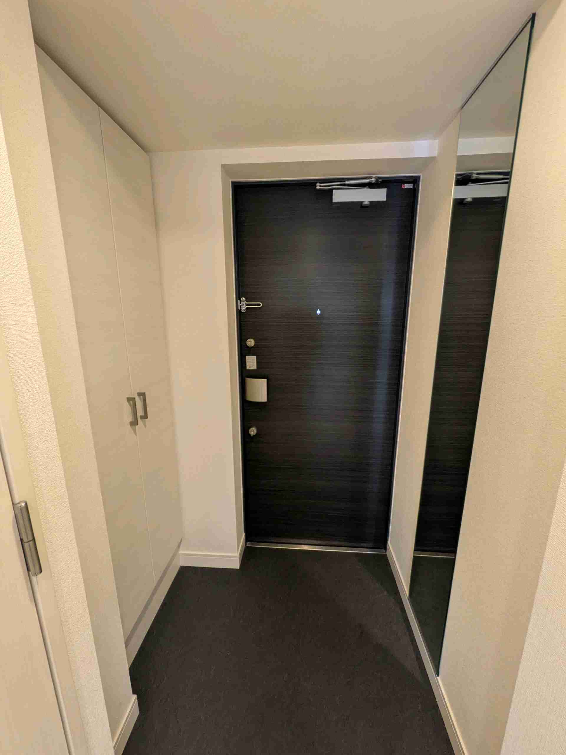 アドバンス名古屋モクシーの玄関|303号室