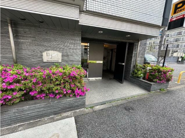 プレール・ドゥーク渋谷幡ヶ谷のエントランス