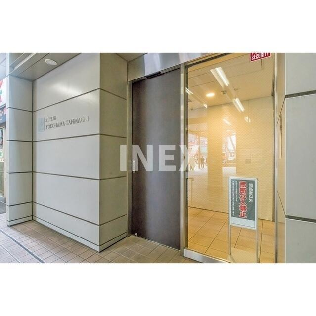 横浜市神奈川区反町３丁目の賃貸マンションのエントランス