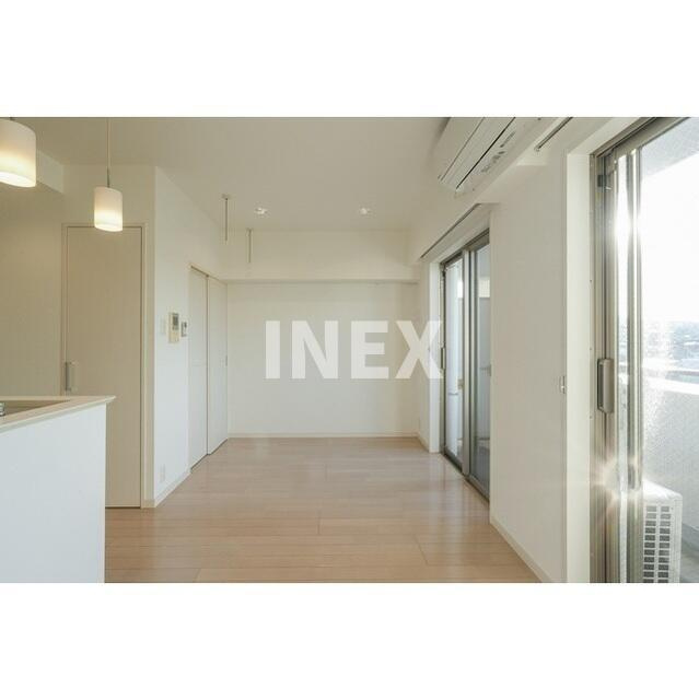 横浜市神奈川区反町３丁目の賃貸マンションの居間・リビング