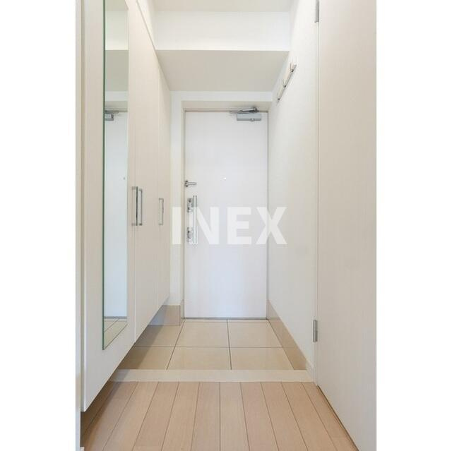 横浜市神奈川区反町３丁目の賃貸マンションの玄関