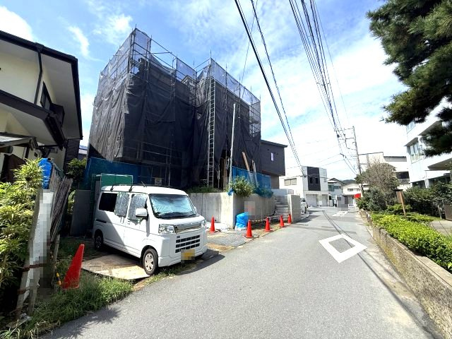 海まで2分！オーシャンビュールーフバルコニー　インナーバルコニーの前面道路含む現地写真|前面道路