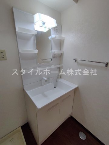 ジナ東海の洗面所|別部屋写真です。
