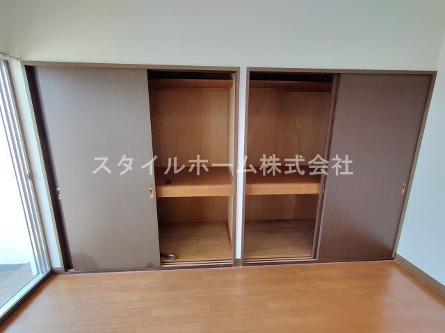 ジナ東海の収納|別部屋写真です。