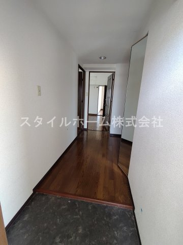ジナ東海の玄関|別部屋写真です。