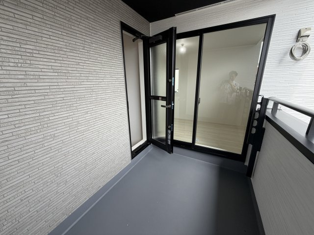 糸満市西崎（全2棟）ラスト1号棟のバルコニー|1号棟　インナーバルコニー♪（2階ホールからも出入り可）