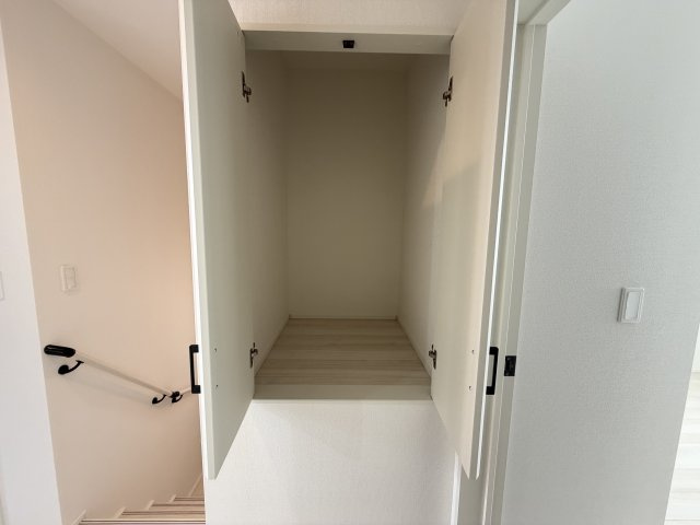 糸満市西崎（全2棟）ラスト1号棟の収納|1号棟　2階ホール収納付き♪