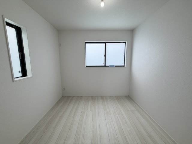 糸満市西崎（全2棟）ラスト1号棟の洋室|1号棟　洋室5.25帖＋CL付き♪