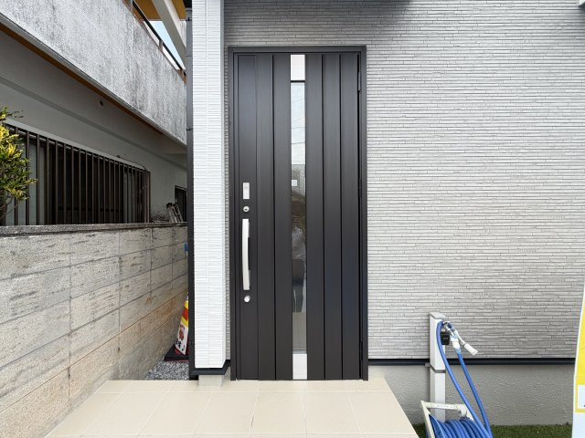 糸満市西崎（全2棟）ラスト1号棟の玄関|1号棟　スマートキー付き♪
