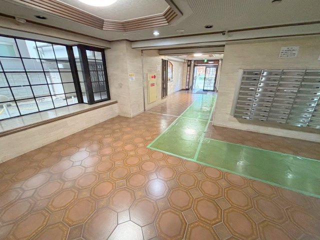 新大阪南愛ビルのロビー