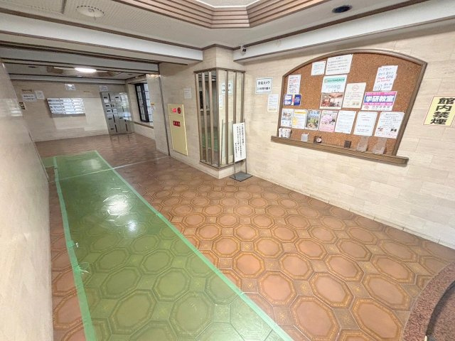大阪市淀川区西宮原１丁目の賃貸マンションのエントランス