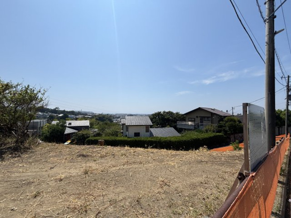 空と緑が響き合う贅沢、成熟した邸宅街「片瀬山」売地の画像