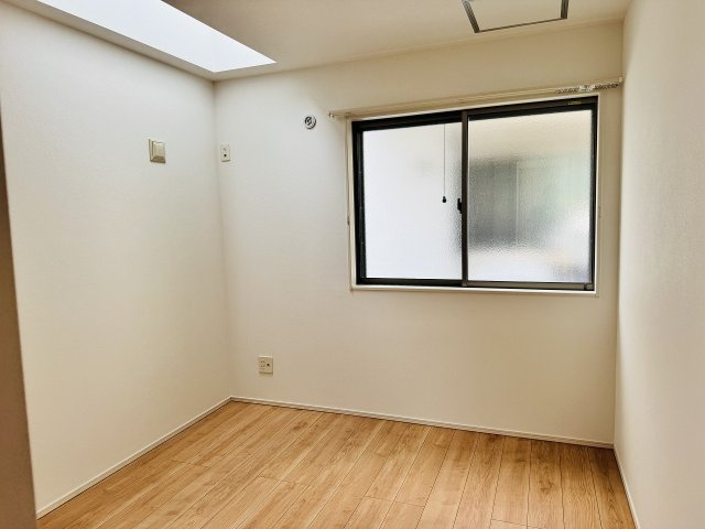 八王子市　台町　中古戸建ての洋室|～1階5.2帖の洋室です～
