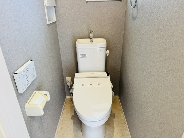 八王子市　台町　中古戸建てのトイレ|～暖房温水洗浄機能付きトイレ　冬場は特に嬉しい機能ですね～