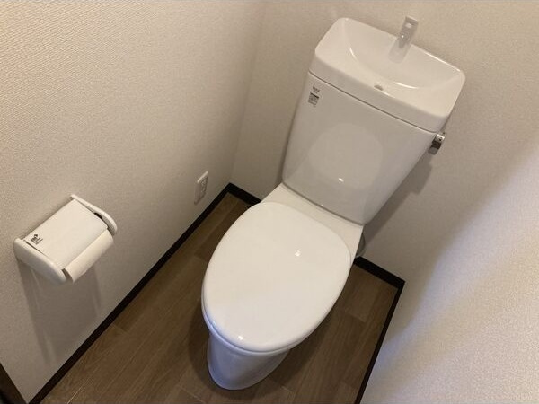 ハイツ東新C棟のトイレ