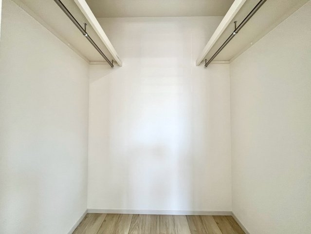 【仲介手数料無料】ふじみ野市旭1丁目―新築分譲住宅―全2棟のランドリースペース|収納力の高いウォークインクローゼットを備え、衣類や季節用品をまとめて収納可能。お部屋を広く快適にお使いいただけます。