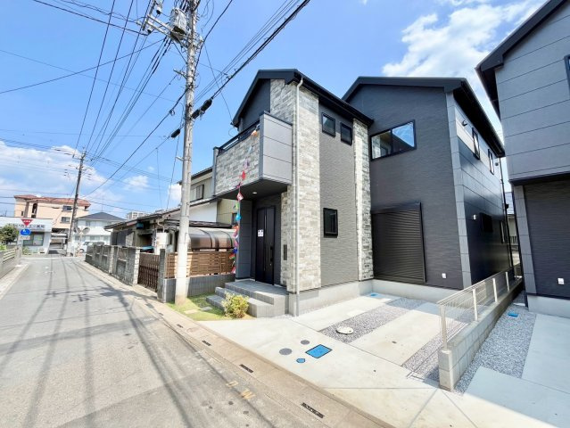 【仲介手数料無料】ふじみ野市旭1丁目―新築分譲住宅―全2棟の前面道路含む現地写真|陽当たりも風通しも良好で、家族みんなが快適に過ごせる暮らしがここに。蒼い空が近くに広がる。