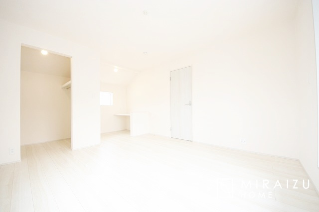【洋室】 | 建物完成につき、実際のお部屋をごゆっくりご見学いただけます。お休みの日にご家族で見学はいかがでしょう。